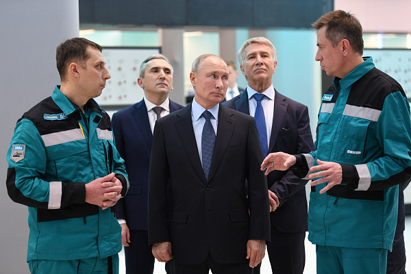 Президент России в ходе визита на Запсибнефтехим оценил вклад СИБУРа в развитие несырьевой экономики страны